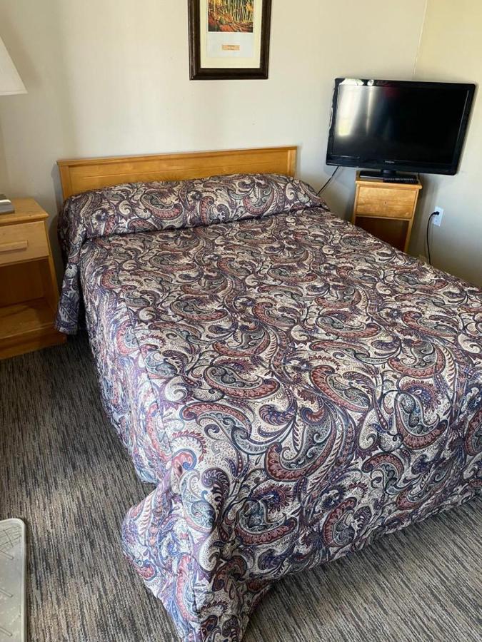 North Adventure Inn Cochrane Eksteriør billede