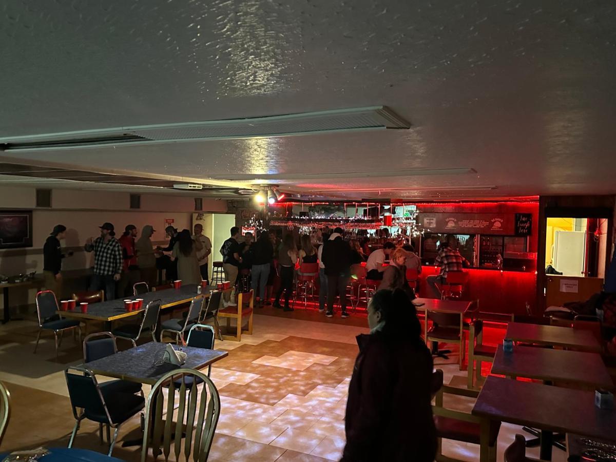 North Adventure Inn Cochrane Eksteriør billede