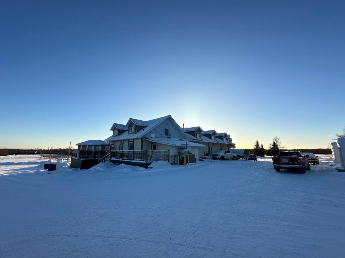 North Adventure Inn Cochrane Eksteriør billede