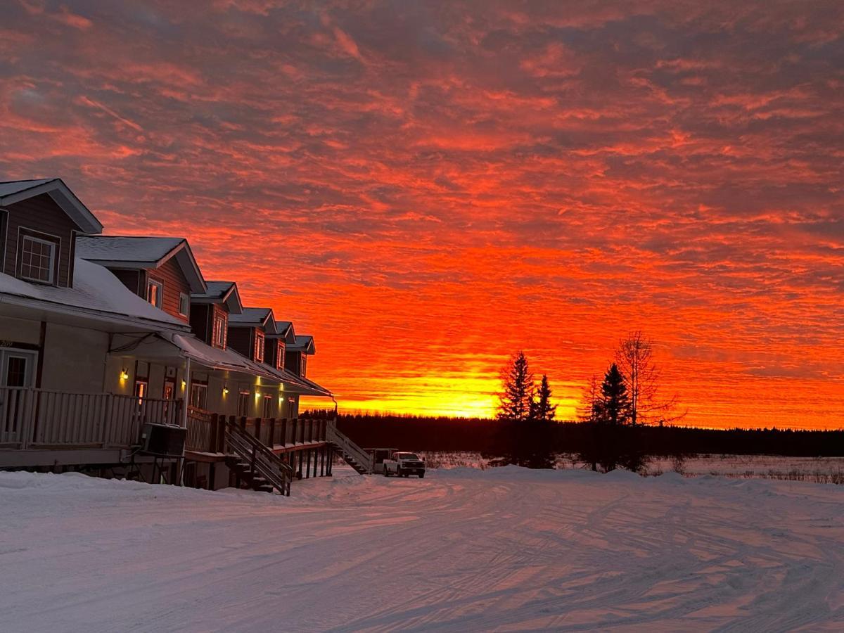 North Adventure Inn Cochrane Eksteriør billede