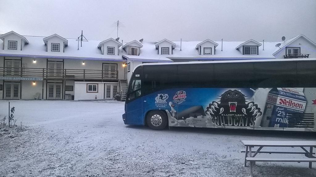 North Adventure Inn Cochrane Eksteriør billede