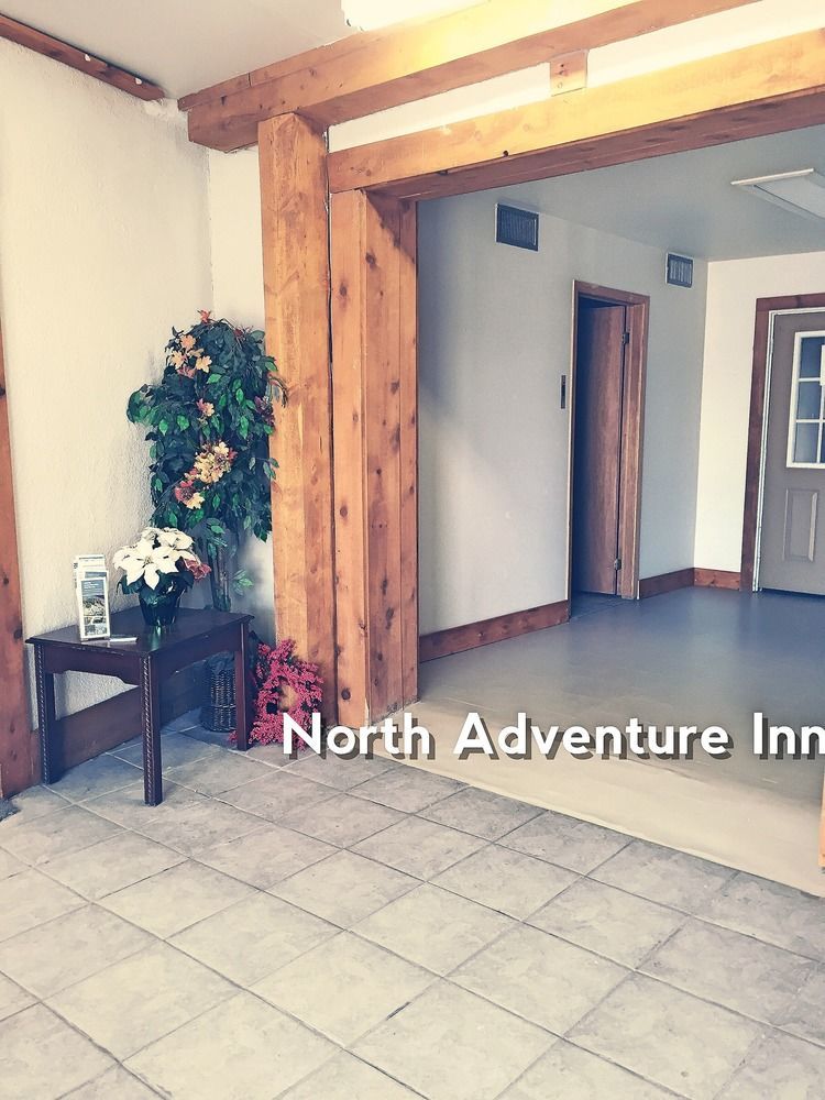 North Adventure Inn Cochrane Eksteriør billede