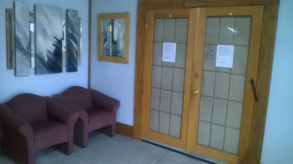 North Adventure Inn Cochrane Eksteriør billede